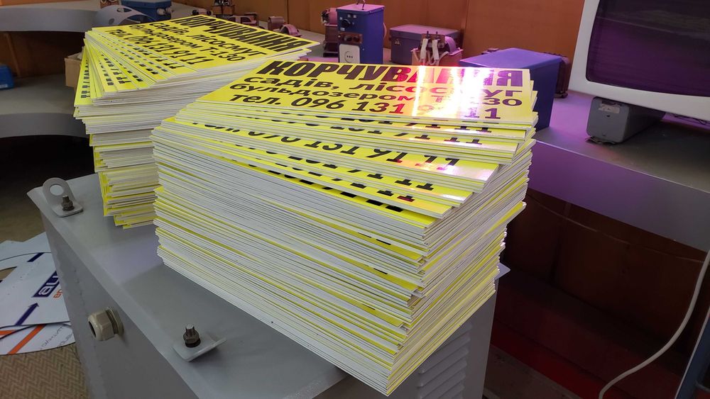 Таблички. Указатели. Стенды. Номерки в гардероб. УФ печать