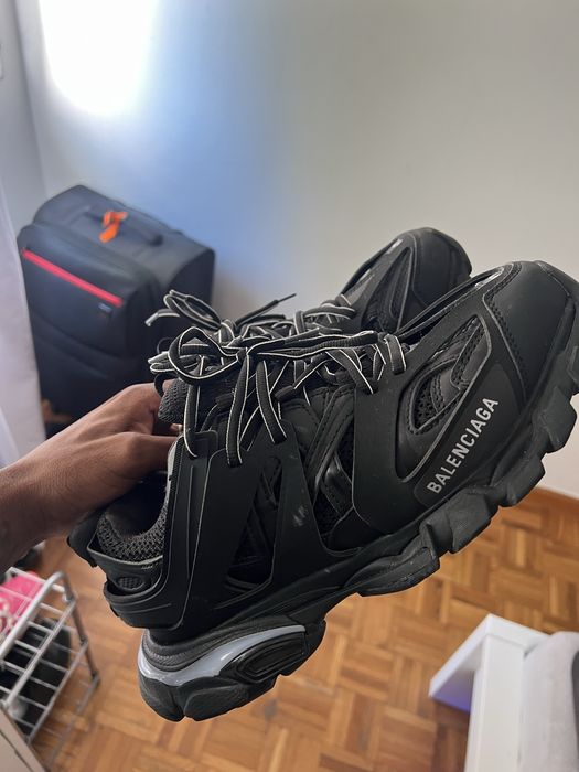 Balenciaga trackled