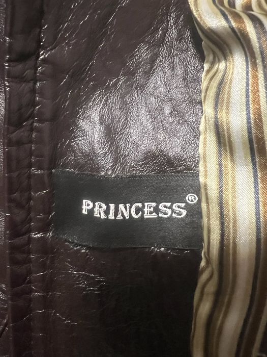 Шкіряна жіноча куртка