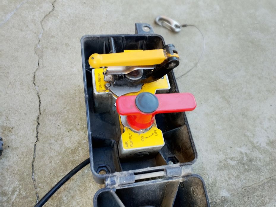 Zawór do otwierania haka zaczepu vbg/ringfeder