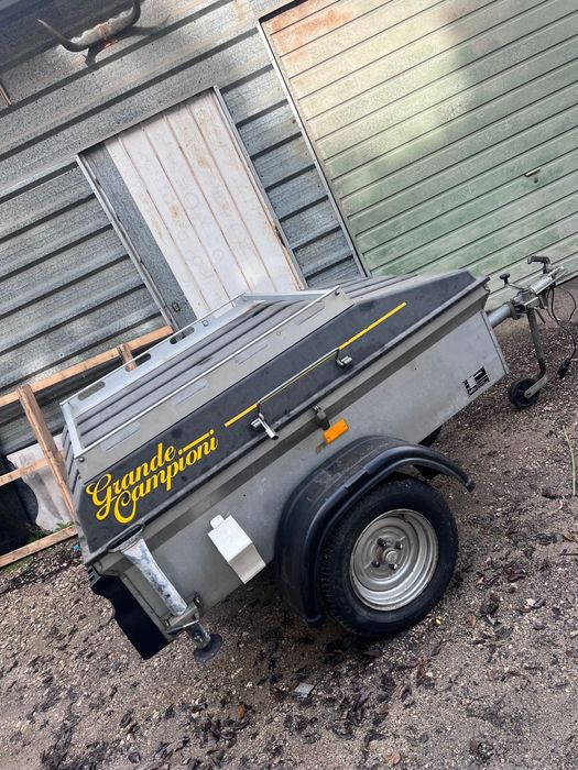 Vendo atrelados em Excelente condições.