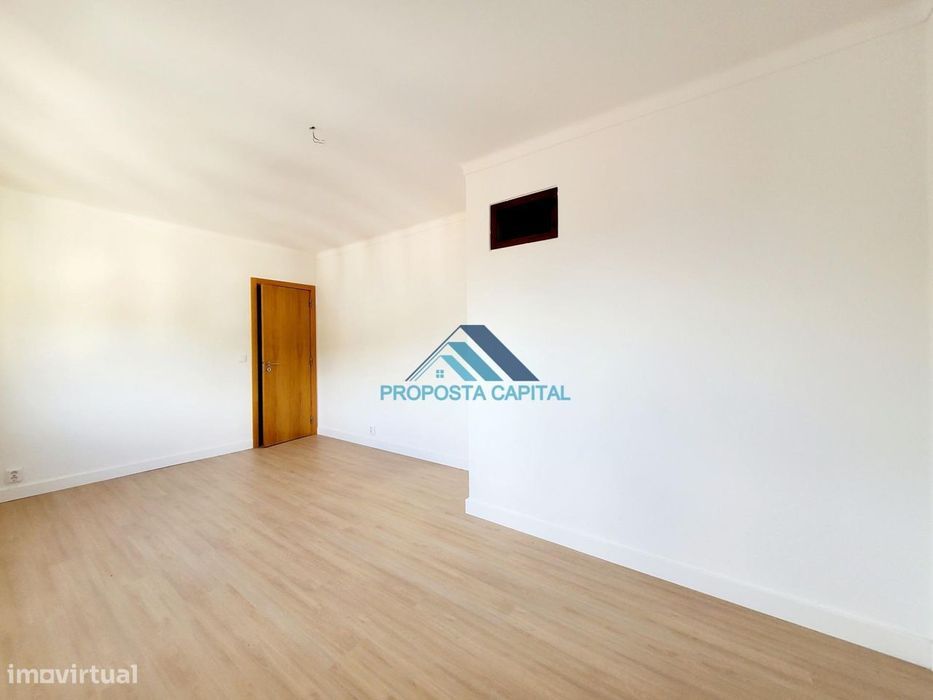 Apartamento T2 Totalmente Remodelado | Centro Sesimbra 200m da Praia — Santiago (Sesimbra), Setúbal