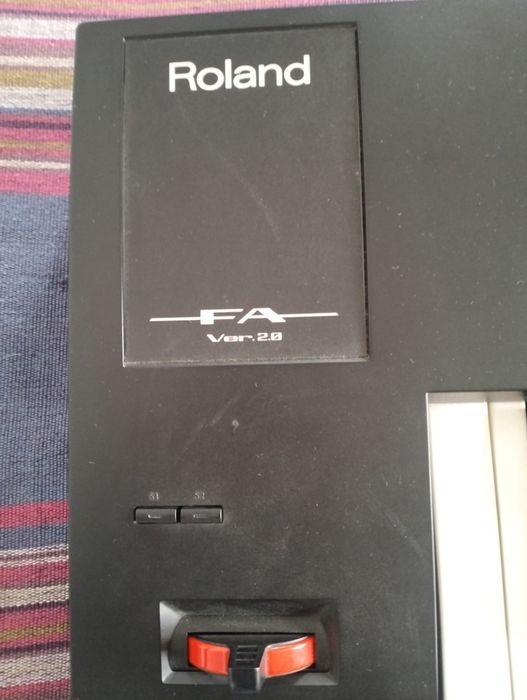 Roland FA-07 bom estado + saco Roland