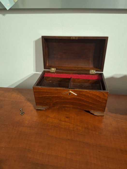 Drewniana szkatułka