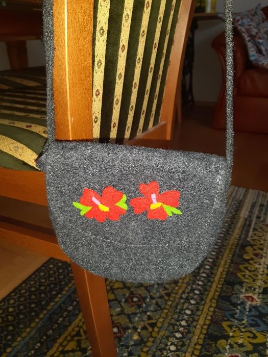 Mała torebka filcowa