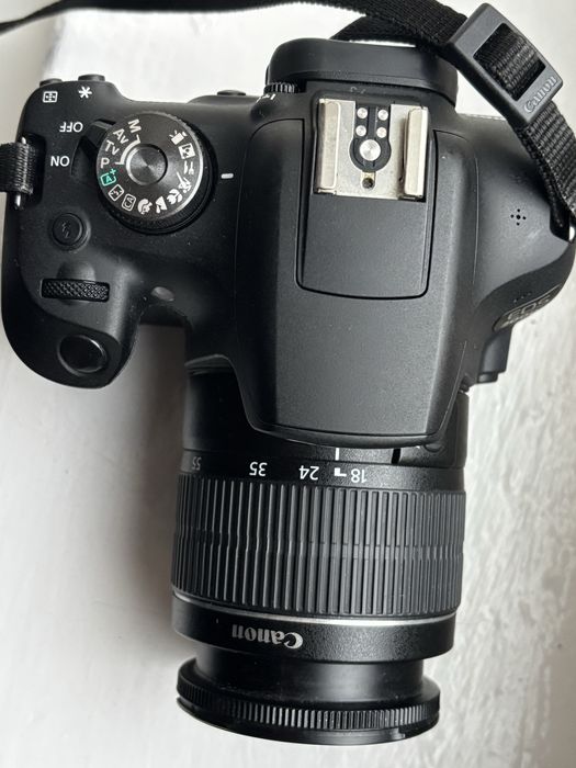 Canon EOS 2000D з обʼєктивом 18-55mm, ідеальний стан