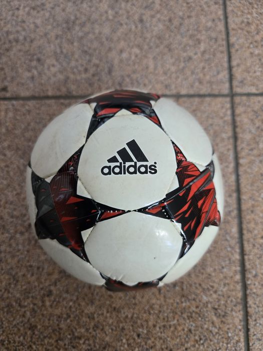 Piłka nożna UEFA , Adidas , Bayern Monachium