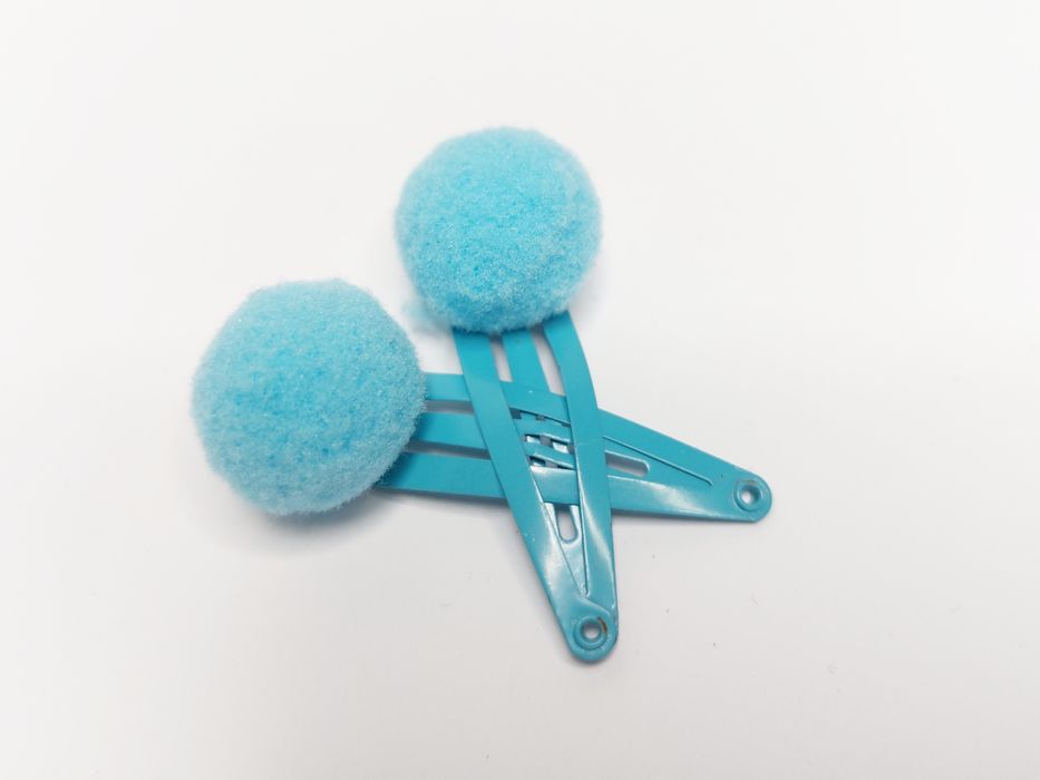 Spinki do włosów z pomponem