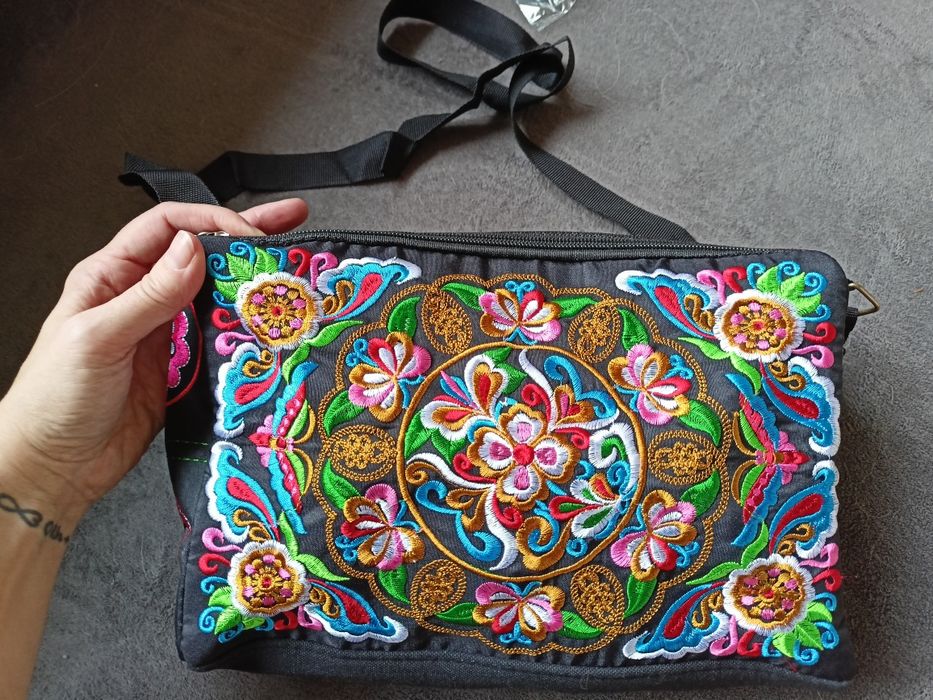 Kolorowa haftowana torebka nowa