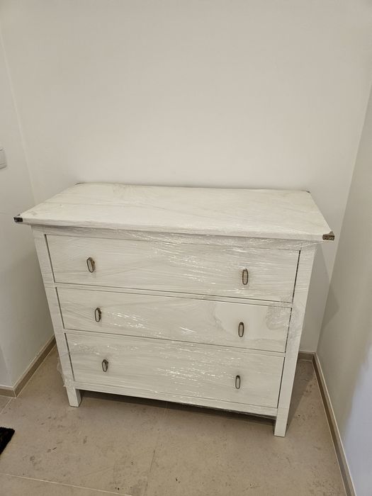 Cómoda branca IKEA