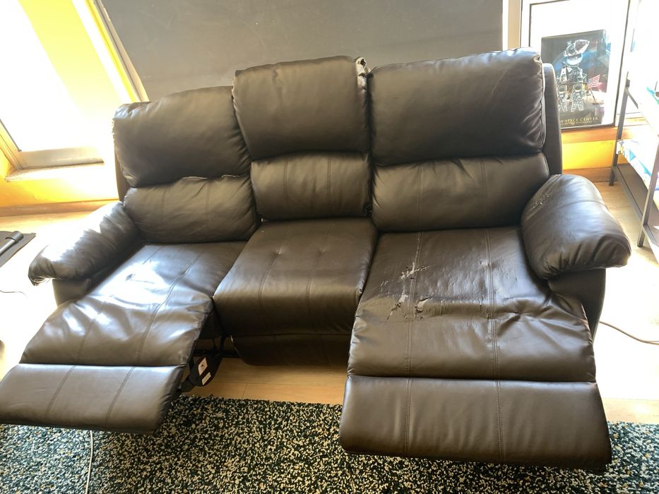 sofa 3 lugares com 3 posiçoes e mesa