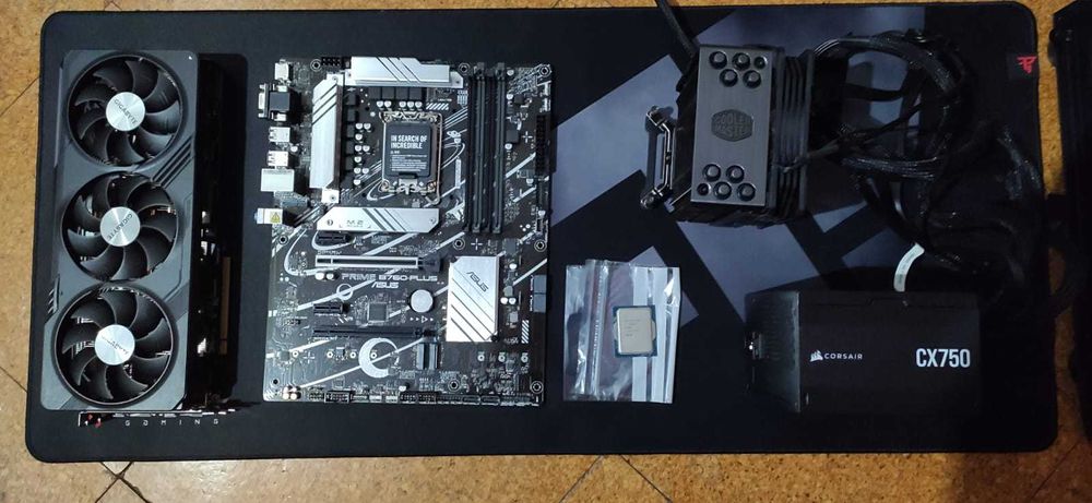 Componentes computador Desktop + Monitor + Rato + Fones