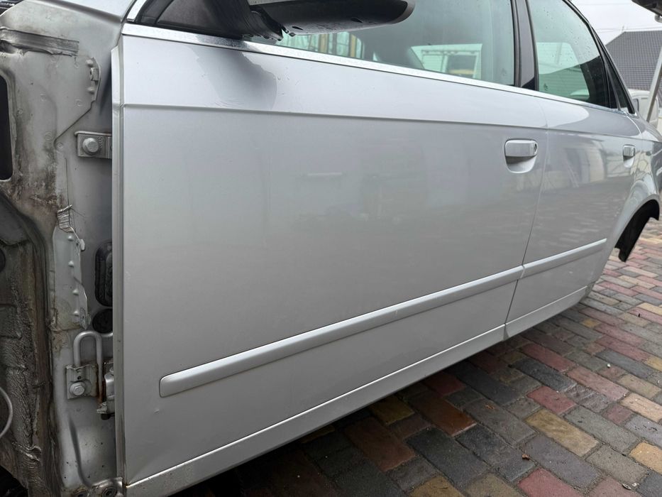 Дверь Audi A4 B7 Двері Правые Левые Цвет 5B / Y7W В наличии