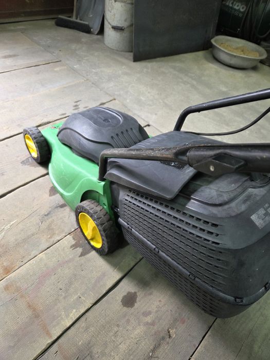 Електро газонокосилка