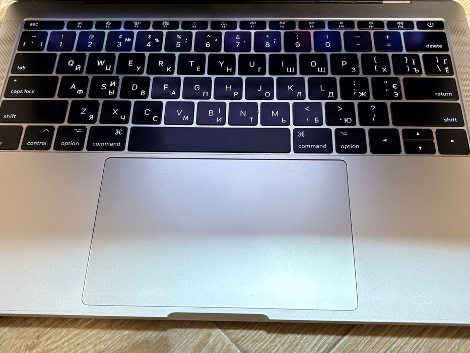 Apple MacBook Pro 13 2017 retina 8/128/i5 a1708 ноутбук