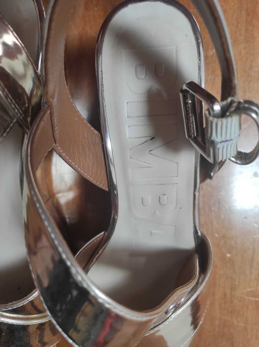 Sandálias de pele prateada, marca Bimba y Lola, n. 38