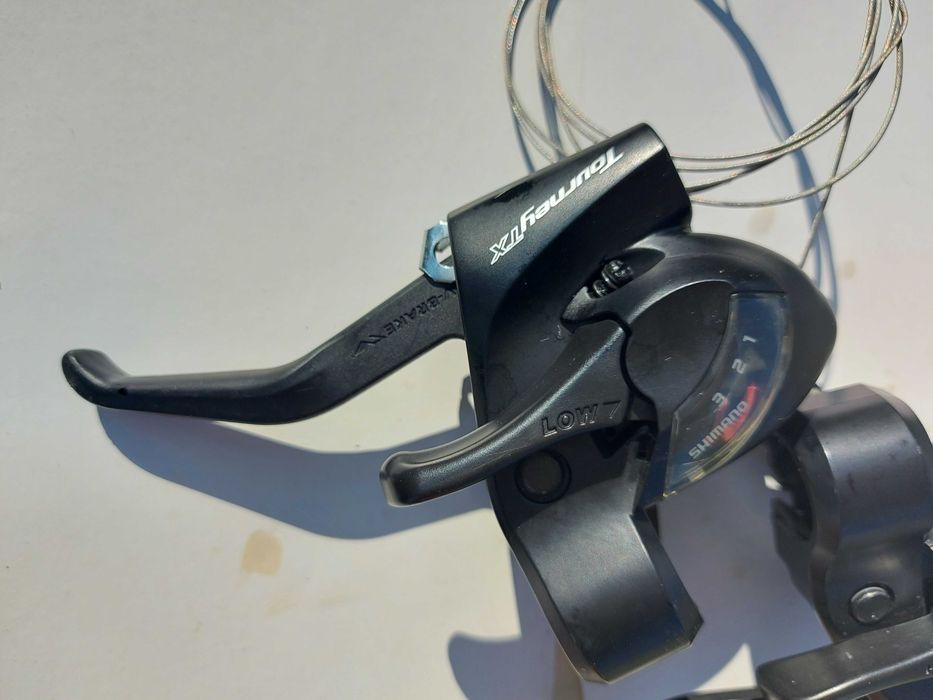 Napęd Shimano 3x8 (manetki Altus + przerzutka Altus)