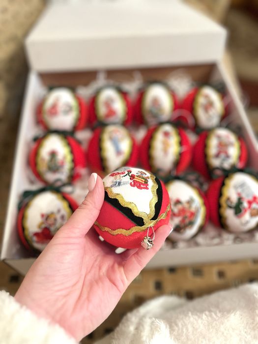 Вишиті новорічні іграшки на ялинку, у подарунковій коробці