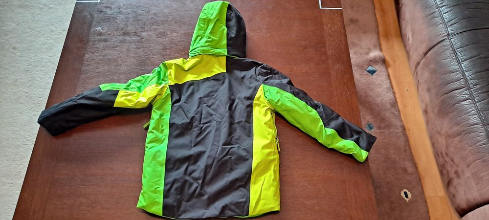 Kurtka narciarska Nevica rozmiar 122-128, wiek 7-8 lat.