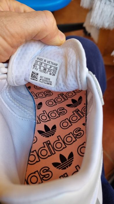 Жіночі кросівки Adidas, розмір 38