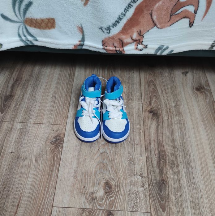 Nowe sneakersy rozmiar 30