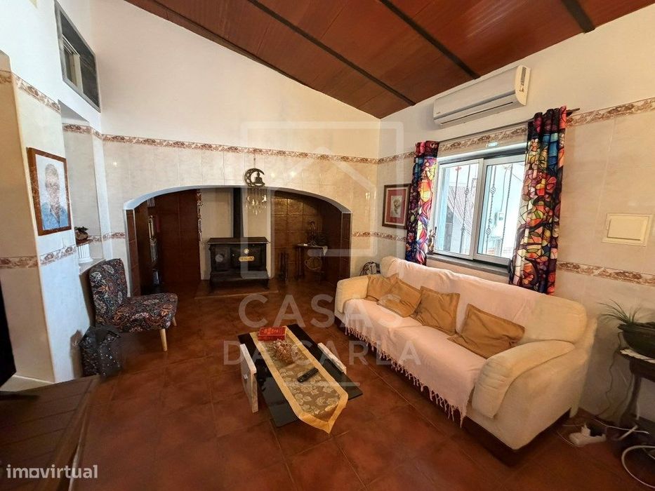 Propriedade T3 com Anexo T1+1 completamente renovada e jardim com 1...