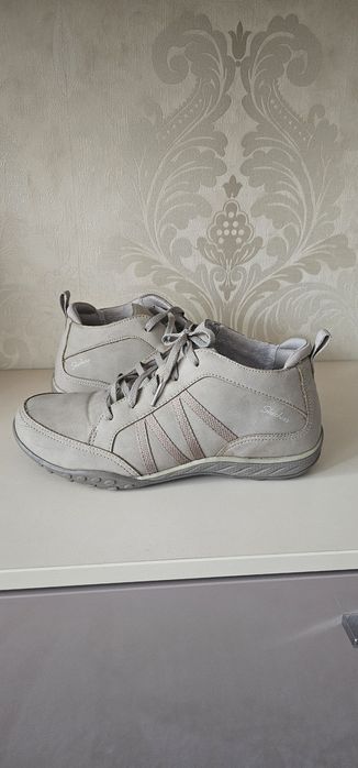 Продам женские ботинки Skechers 38р.