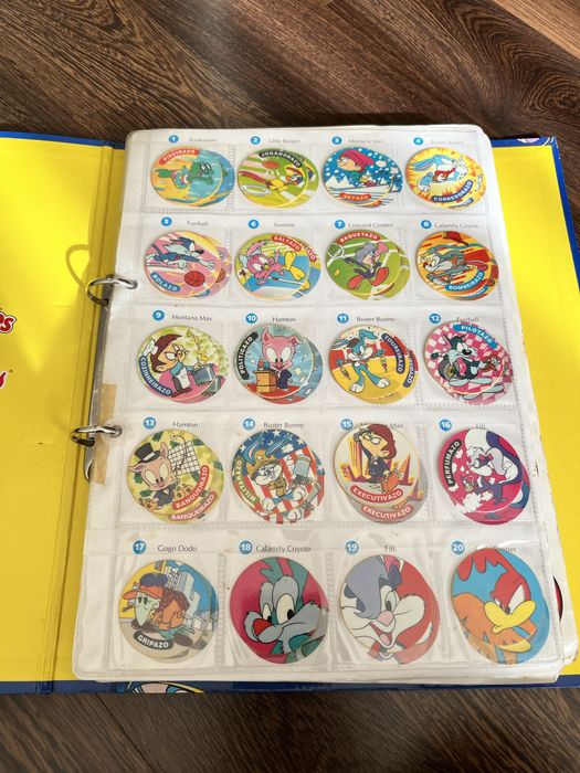 Caderneta de tazos completa
