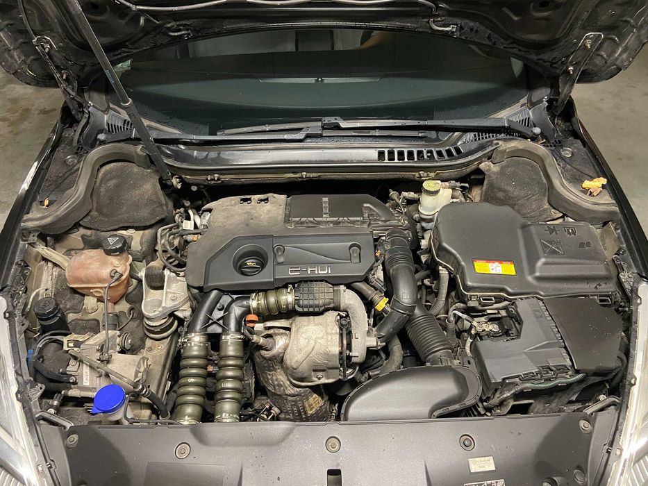 Peugeot 508 SW 2012