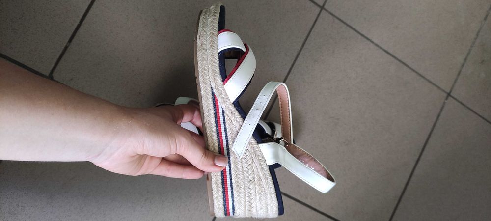 Жіночі босоніжки