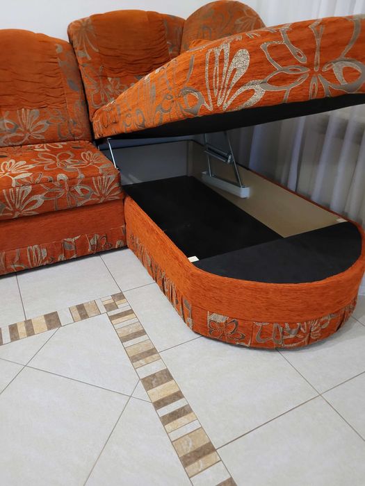 Narożnik z funkcją spania z pojemnikiem na pościel