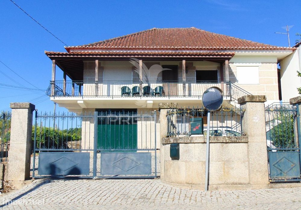 Vivenda c/ garagem e jardim , a 12 kms de Vila Real