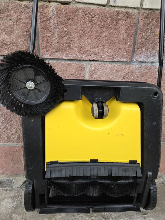 Підмітальна машина Karcher KМ 550