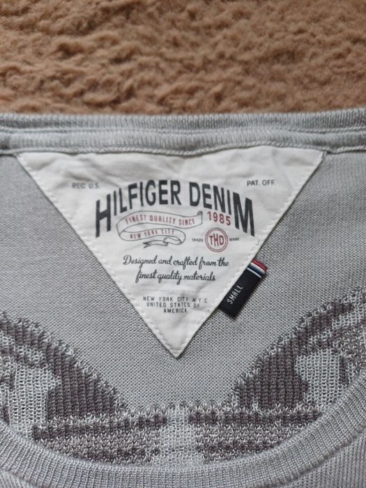 Sweterek Hilfiger z motylem wiskoza I jedwab