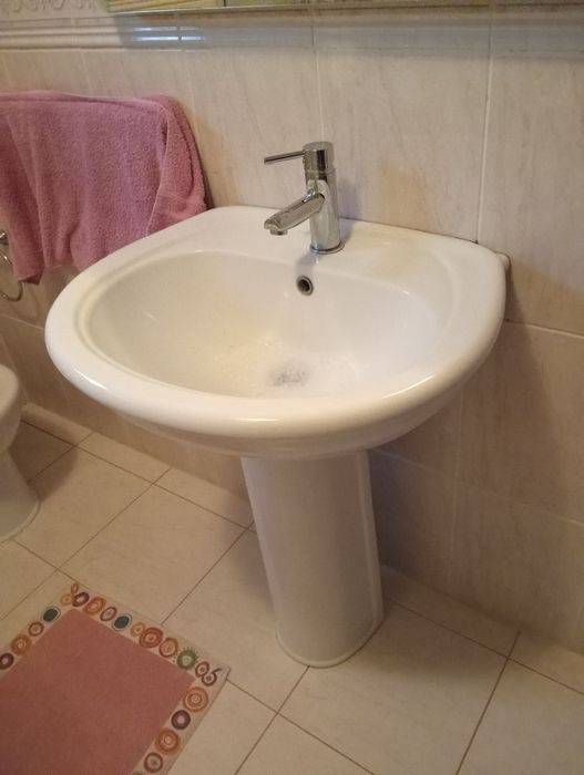 Coluna de lavatório cerâmica branca