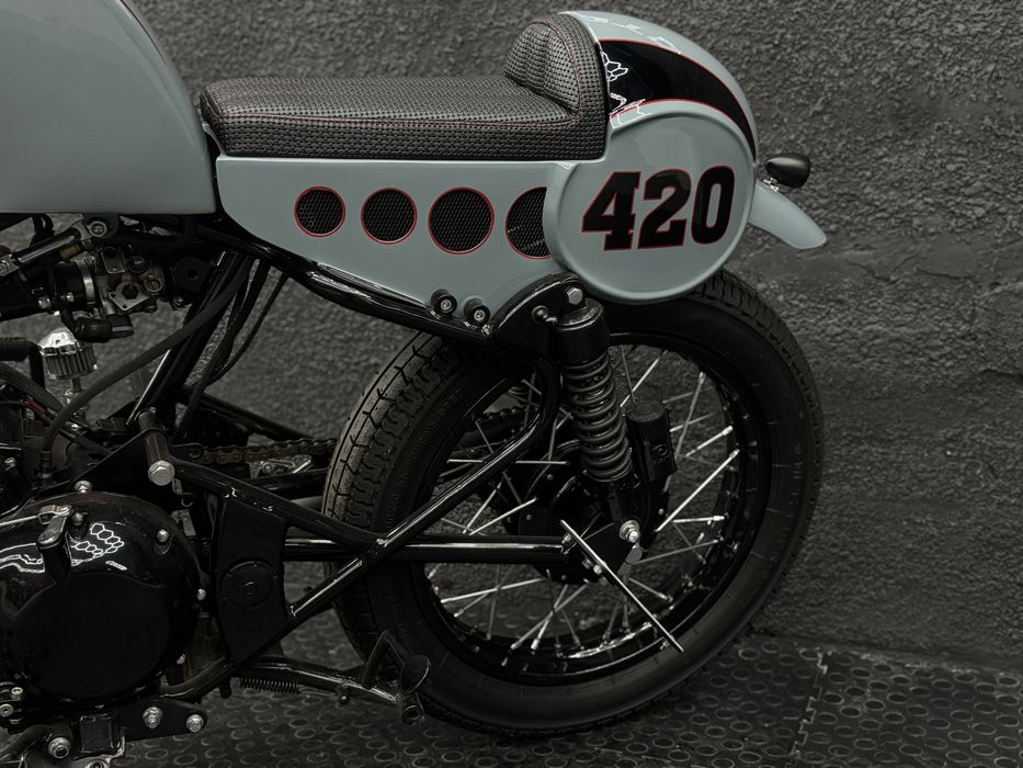 Мотоцикл Royal Enfield Custom 2012 рік