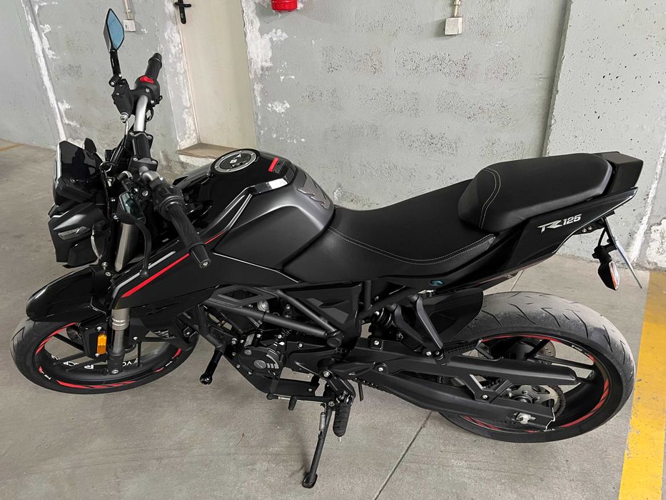 VOGE 125R 125cc - Preta / Vermelha