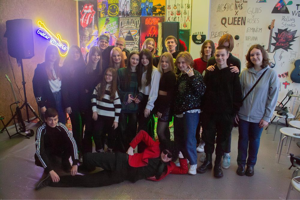 Уроки гри на гітарі, бас-гітарі, барабанах, з вокалу та інш.