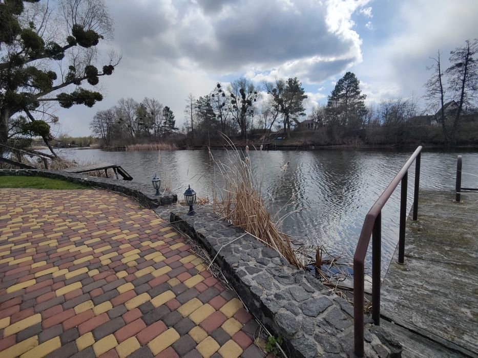 Продаж сучасного заміського будинку з виходом до річки Вільшанка!