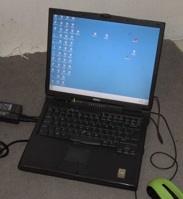 stary laptop Dell Latitude C810 PP01X Pentium III 1 GHz 512 MB RAM