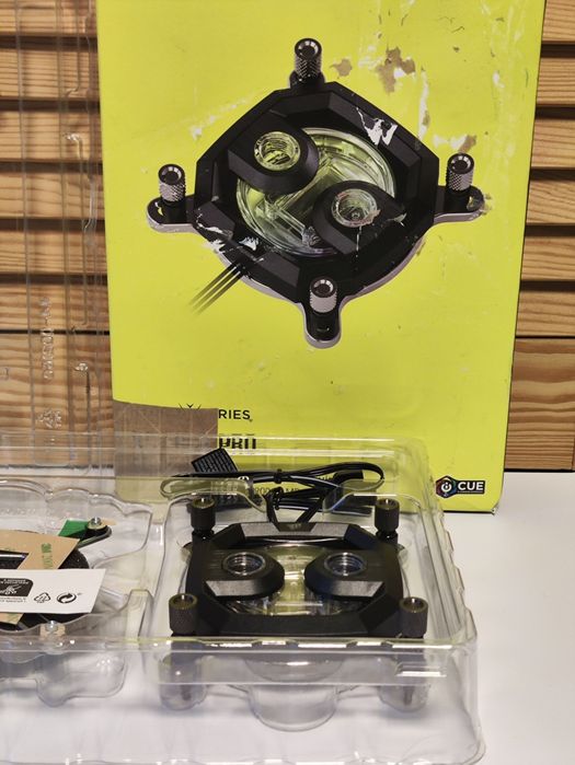 Водоблок Corsair Hydro XSeries C7 RGB PRO для процесорів 1851 1700 1/4