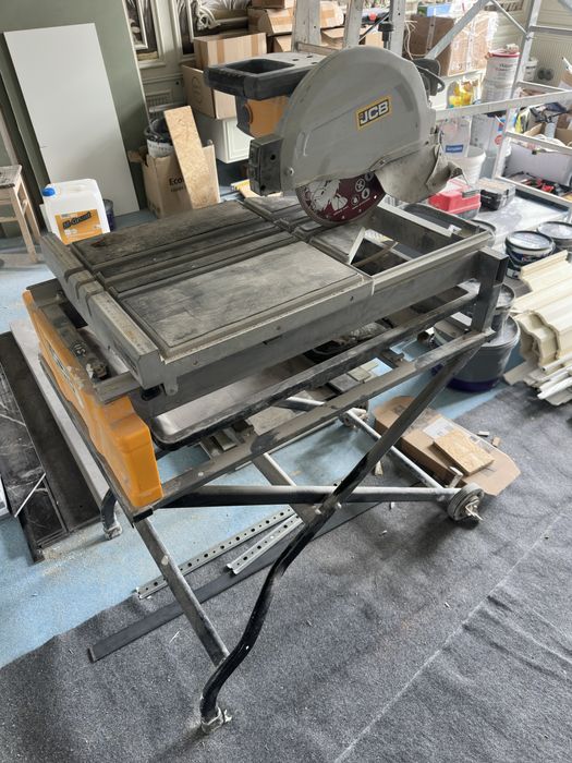 Przecinarka do plytek JCB