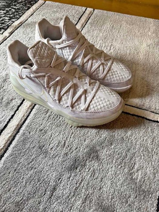 Buty do koszykówki Lebron 17