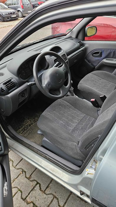 Renault Clio 2 1,2 8V 2001 rok