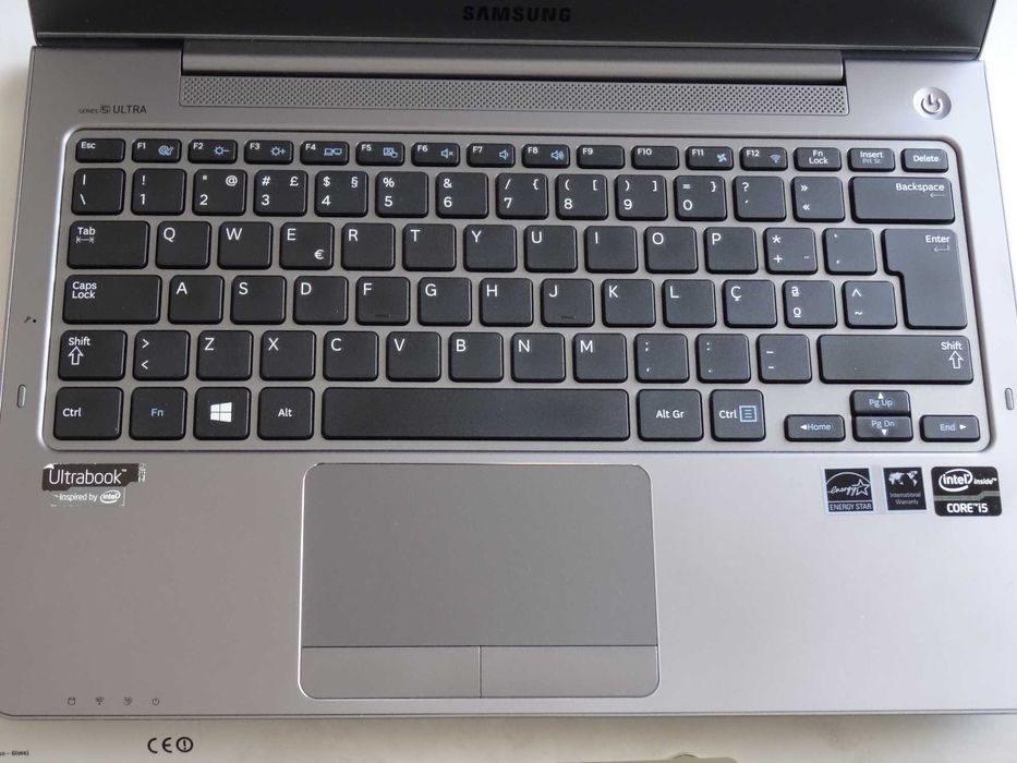Portátil Samsung NP530U3C Ultrabook 13,3" | 8GB RAM | SSD 256GB | Bolsa e caixa