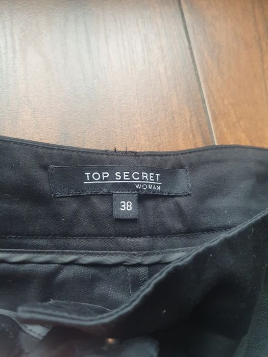 Sprzedam nowe bardzo eleganckie spodnie Top Secret 38