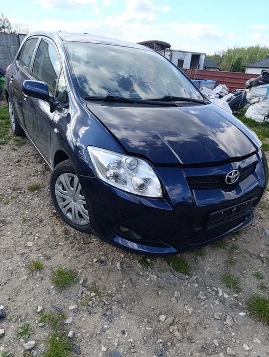 Toyota Auris e15  8s6 ,2008r,silnik 2.0 d4d drzwi klapa kokpit skrzynia biegów  zderzak lampa tył lusterko  fotele  belka