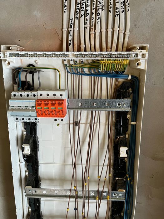 Elektryk. Usługi elektryczne.Instalacje, Pomiary, Odbiory