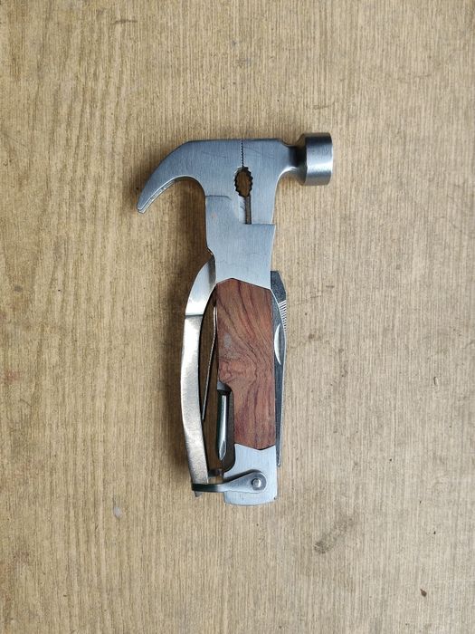 Multitool ciekawy