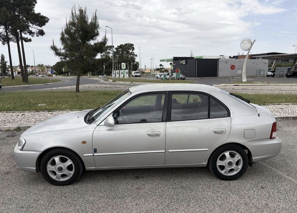 Hyundai accent 2002